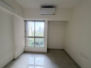 Room in 1.5 BHK Apartment at Lodha Amara, Kolshet Road – for Sale