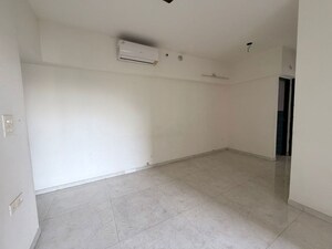 Room in 1.5 BHK Apartment at Lodha Amara, Kolshet Road – for Sale