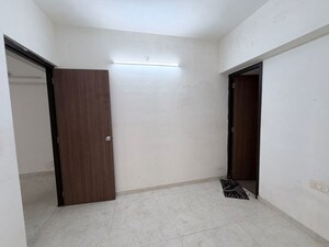 Room in 1.5 BHK Apartment at Lodha Amara, Kolshet Road – for Sale
