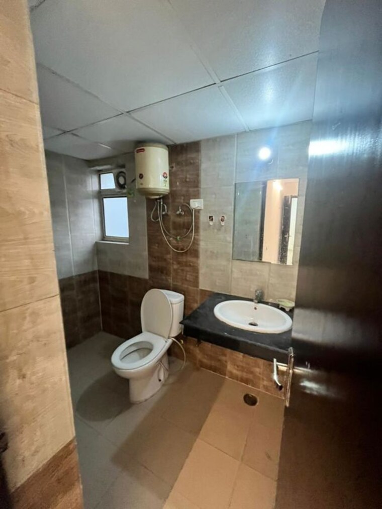 Bathroom, gardenia-gateway 3 Bedroom 1700 Sq.Ft. Apartment In Sector 75 Noida 10443627