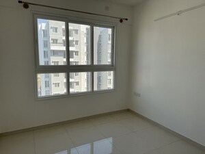 Room in 2 BHK Apartment at Godrej Aqua, International Airport Road – for Rent