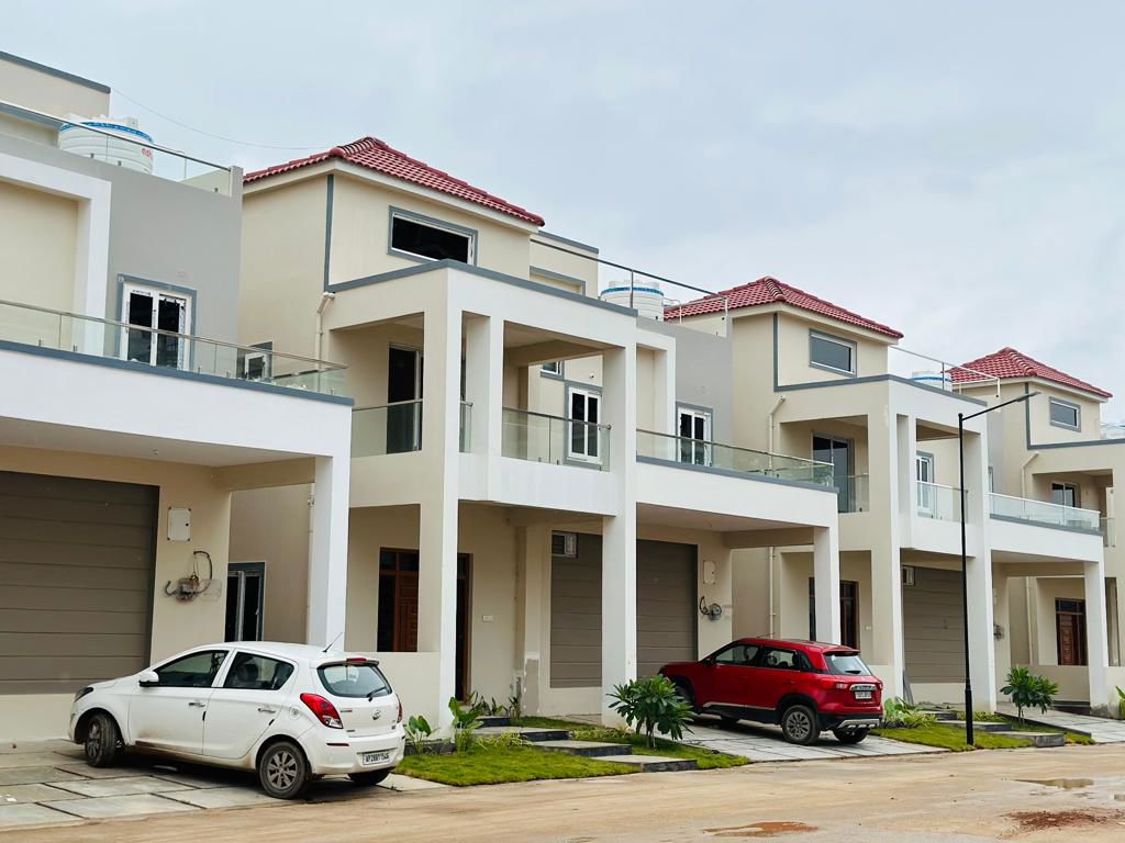 3 BHK + Pooja Room,Servant Room,Study Room,Extra Room,Store Room 2450 Sq.Ft. Villa in Sri Mytri Aavasa