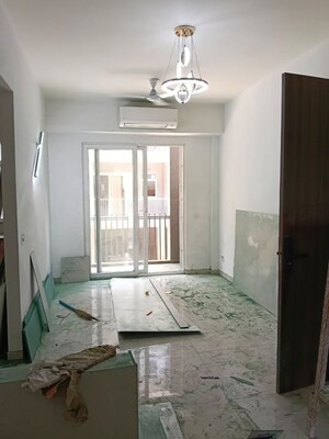 Room in 2 BHK Apartment at Smart World Orchard, Sector 61 – for Rent
