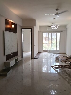 Room in 2 BHK Apartment at Smart World Orchard, Sector 61 – for Rent