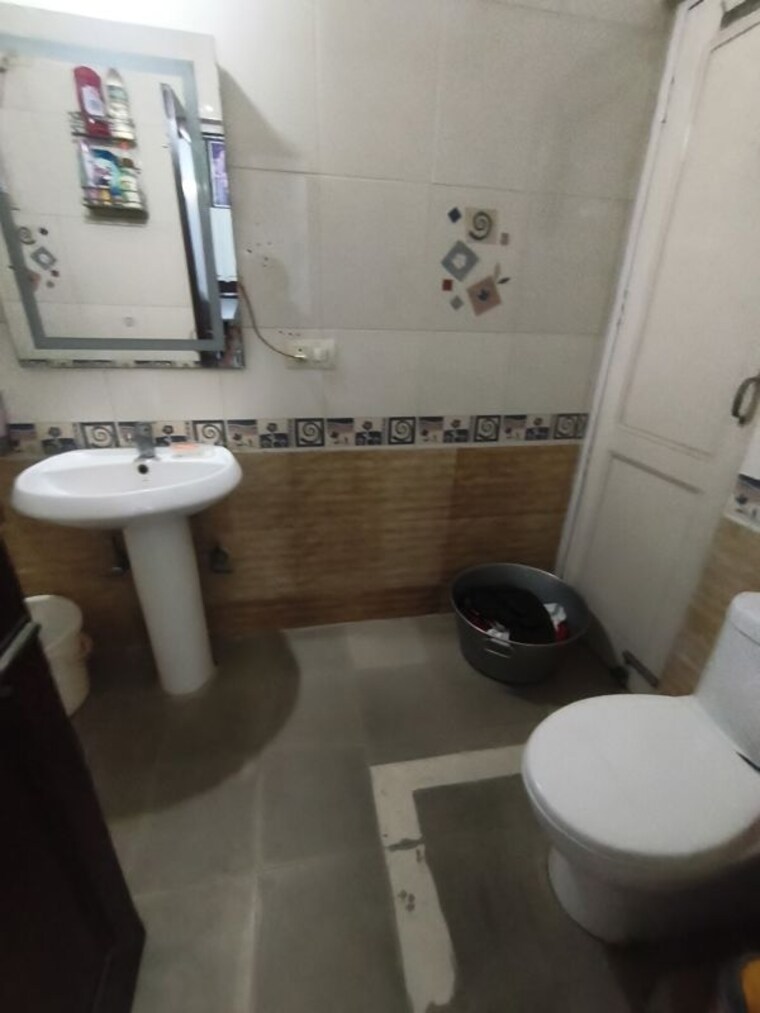 Bathroom, bishanpura 3 Bedroom 1650 Sq.Ft. Apartment In Bishanpura Zirakpur 10443656
