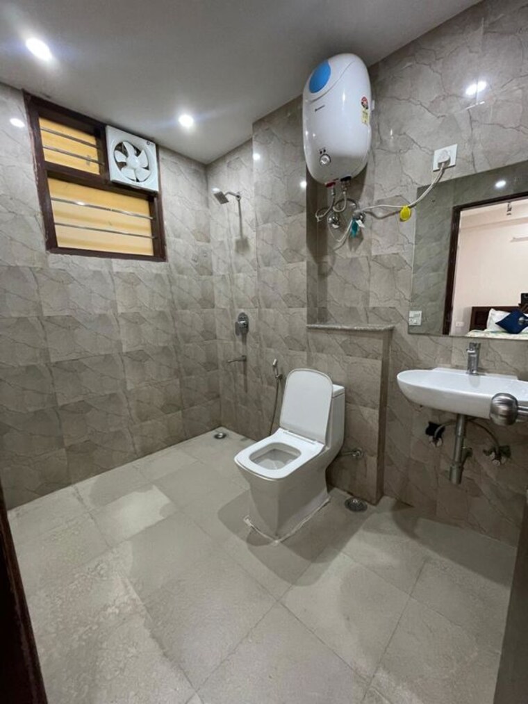 Bathroom, sector 10a 1 RK 400 Sq.Ft. Builder Floor In Sector 10a Gurgaon 10443660