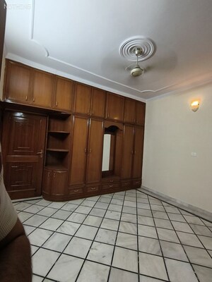 Room in 2 BHK Builder Floor at Sector 15 – for Rent