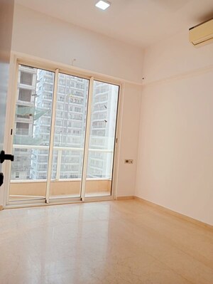 Room in 3 BHK Apartment at Omkar Alta Monte, Malad East – for Rent