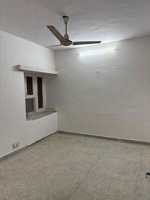 Room in  Office Space at Lajpat Nagar I – for Rent