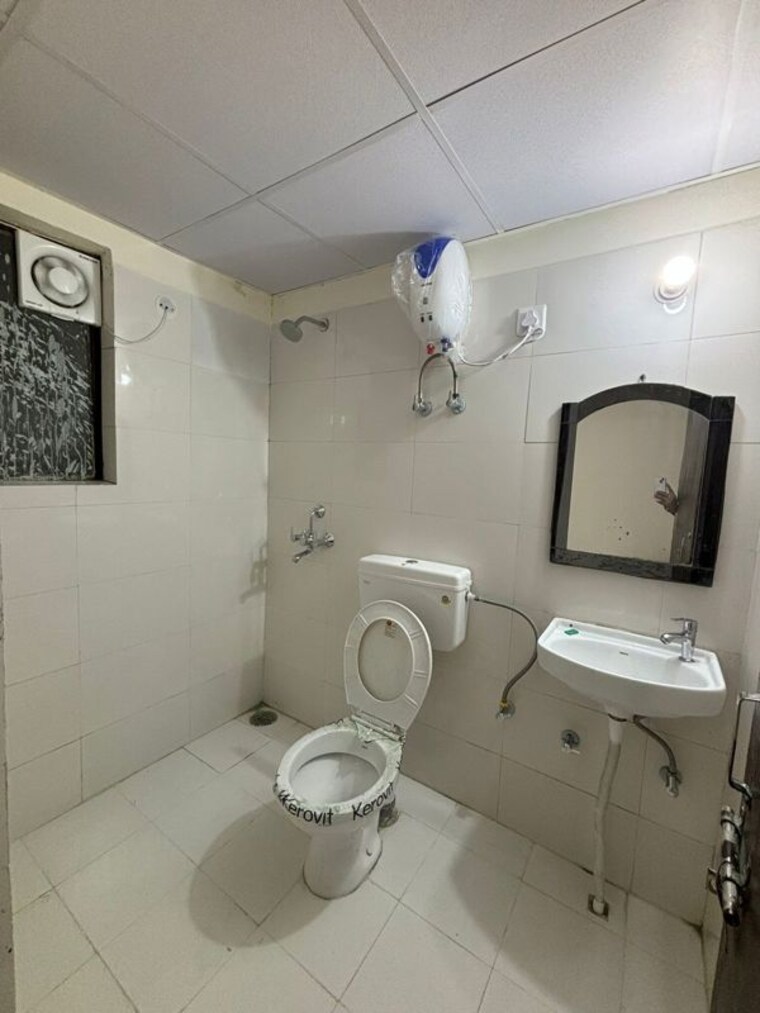 Bathroom, sector 16 a 3 Bedroom 850 Sq.Ft. Apartment In Sector 16 A Faridabad 10443623
