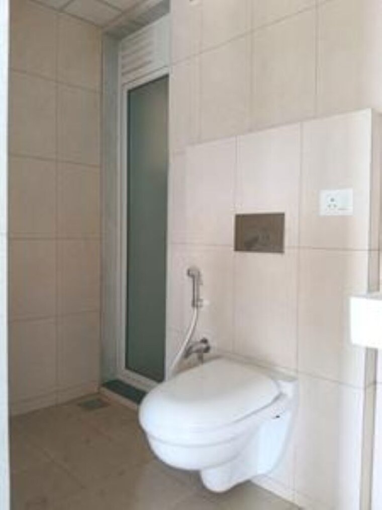Bathroom, godrej-emerald-vista 3 Bedroom 1100 Sq.Ft. Apartment In Ghodbunder Road Thane 10443789