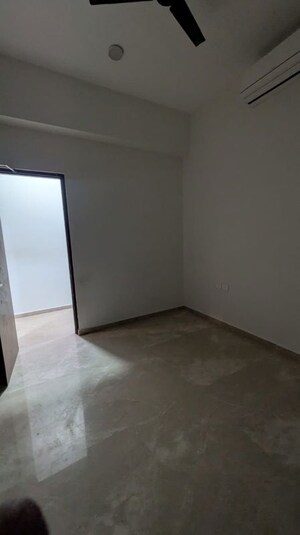 Room in 3 BHK Apartment at Omkar Alta Monte, Malad East – for Rent