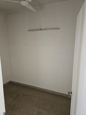 Room in 2.5 BHK Apartment at Emaar Emerald Estate, Sector 65 – for Rent