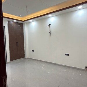 Room in 5 BHK Builder Floor at Green Fields Colony – for Sale