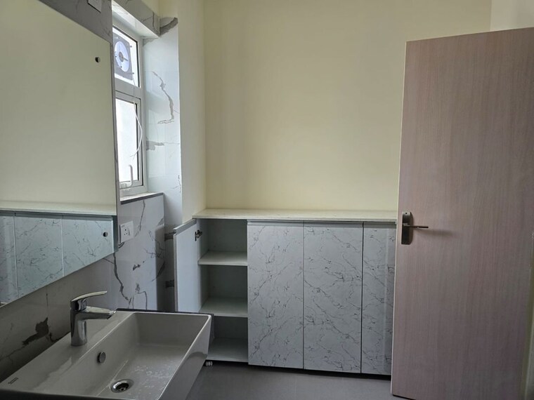 Bathroom, emaar-emerald-floors 4 Bedroom 350 Sq.Yd. Apartment In Sector 65 Gurgaon 10443883