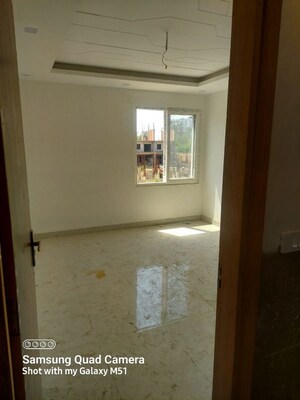 Room in 3 BHK Builder Floor at Sector 107 – for Sale