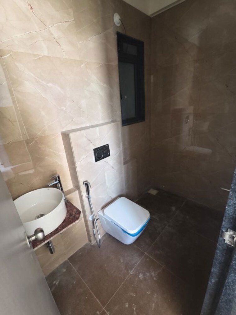 Bathroom, damji-shamji-mahavir-spring-tulip-phase-1 2 Bedroom 713 Sq.Ft. Apartment In Pokhran Road No Two Thane 10443950
