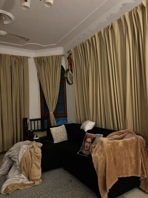 Team Area in 3 BHK Builder Floor at Nehru Enclave – for Rent