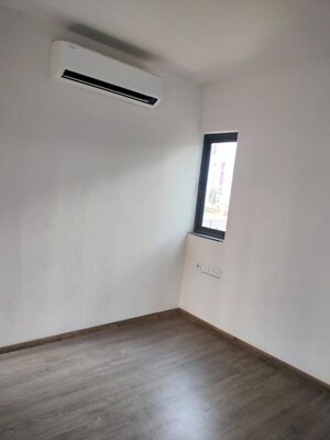 Room in 4 BHK Apartment at Birla Navya, Sector 63a – for Rent