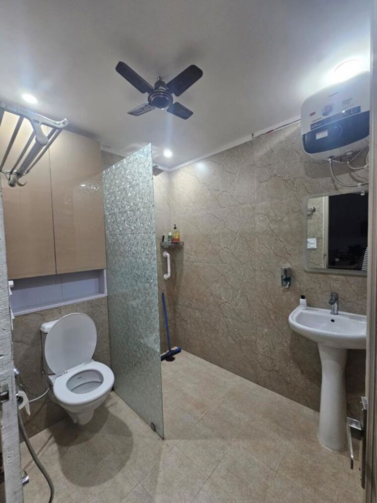 Bathroom, sector 57 2 Bedroom 1200 Sq.Ft. Builder Floor In Sector 57 Gurgaon 10444045