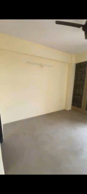 Room in 3 BHK Apartment at Arihant Arden Phase III, Sector 1 Greater Noida – for Rent
