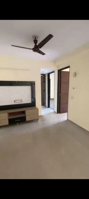 Room in 3 BHK Apartment at Arihant Arden Phase III, Sector 1 Greater Noida – for Rent