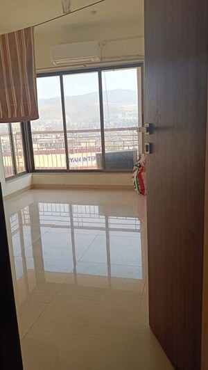 Room in 2 BHK Apartment at Rashi Tower, Goregaon East – for Rent