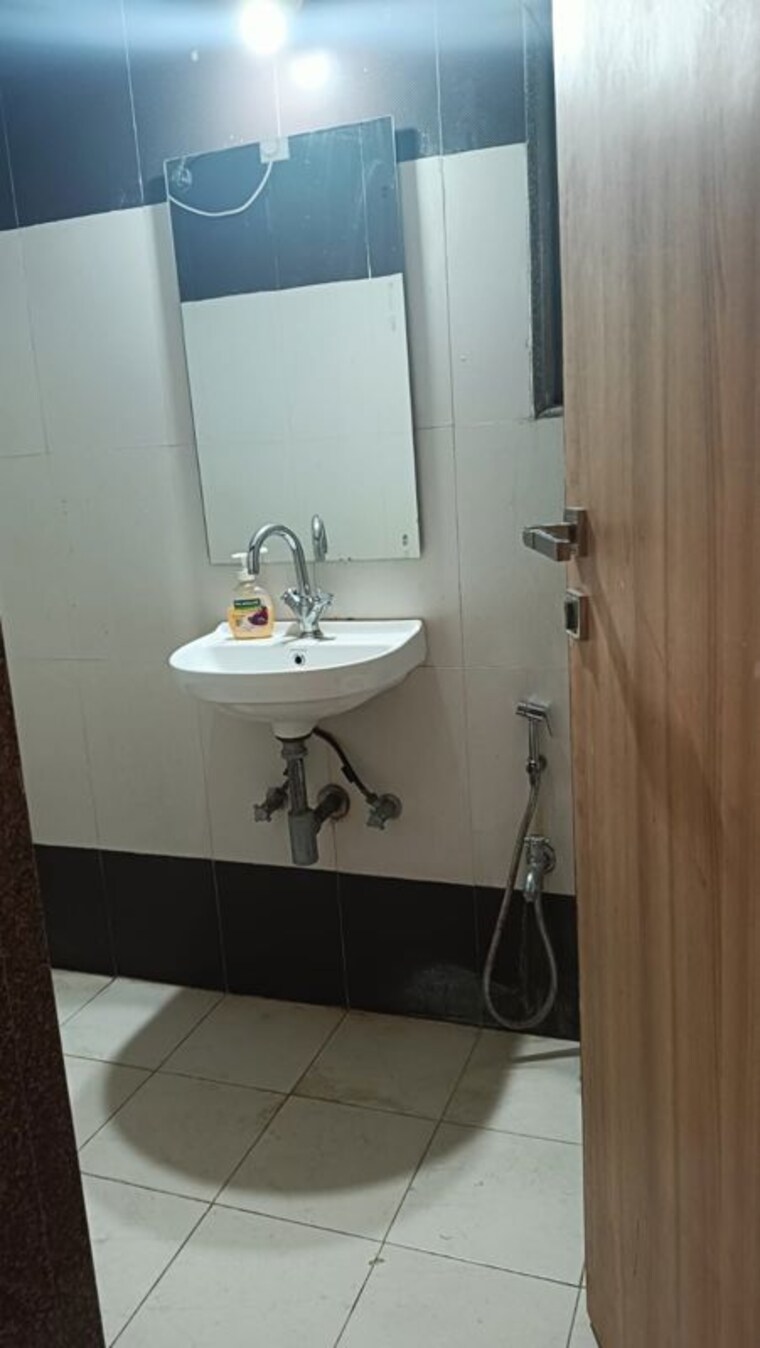 Bathroom, rashi-tower 2 Bedroom 1050 Sq.Ft. Apartment In Goregaon East Mumbai 10444061