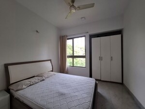 Room in 2.5 BHK Apartment at Hiranandani Meadows, Manpada – for Rent