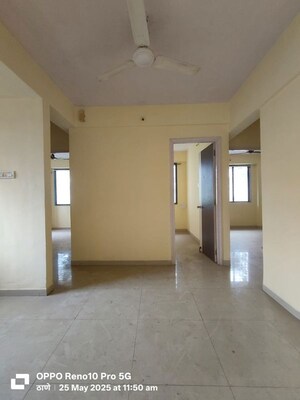 Room in 2.5 BHK Apartment at Ozone Valley, Kalwa – for Rent