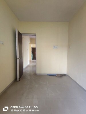 Room in 2.5 BHK Apartment at Ozone Valley, Kalwa – for Rent