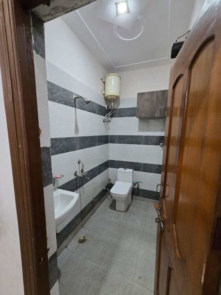 Kitchen, dlf-oakwood-estate 3.5 Bedroom 215 Sq.Yd. Builder Floor In Dlf Phase ii Gurgaon 10444109