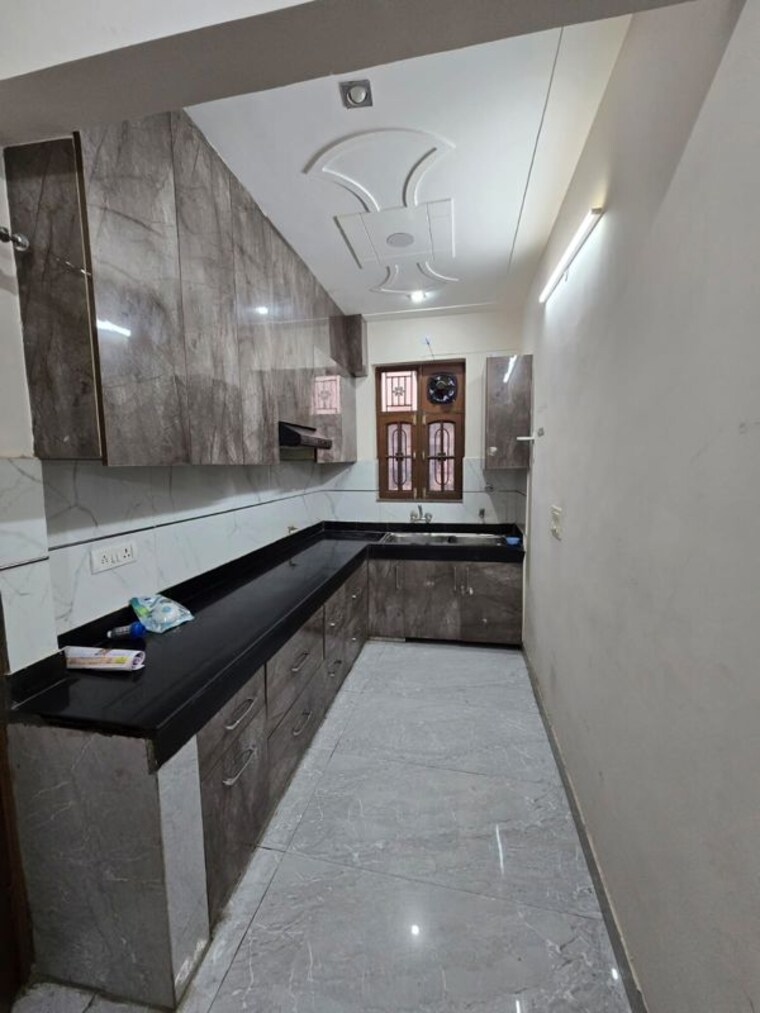 Kitchen, dlf-oakwood-estate 3.5 Bedroom 215 Sq.Yd. Builder Floor In Dlf Phase ii Gurgaon 10444109