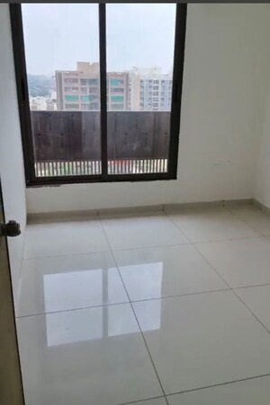 Room in 3 BHK Apartment at Gota – for Rent