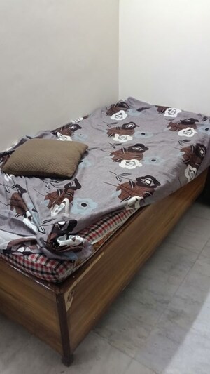 Bedroom in 2 BHK Builder Floor at Jawahar Nagar – for Rent