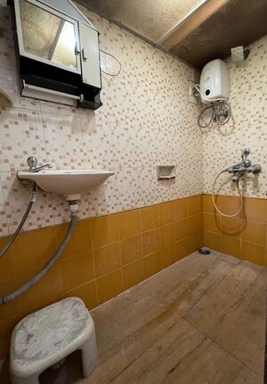 Washroom in  Pg at Khetwadi – for Rent