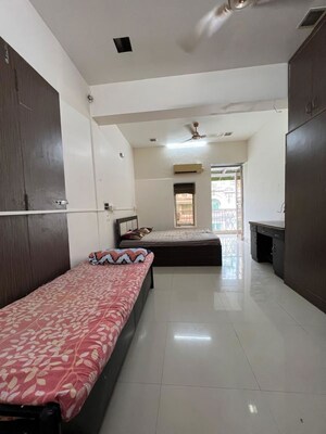 Room in  Pg at Khetwadi – for Rent