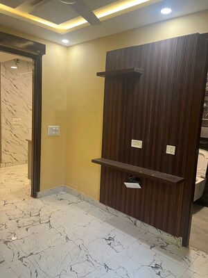 Room in 2 BHK Independent House at Paschimpuri – for Rent