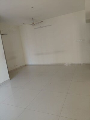 Room in 3 BHK Apartment at Rustomjee Urbania Azziano, Thane West – for Rent