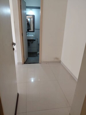 Room in 3 BHK Apartment at Rustomjee Urbania Azziano, Thane West – for Rent