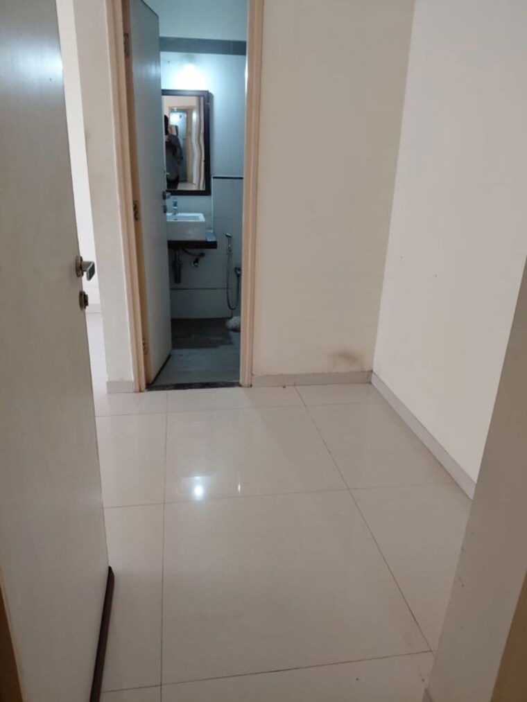 Room, rustomjee-urbania-azziano 3 Bedroom 1000 Sq.Ft. Apartment In Thane West Thane 10444157