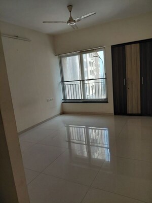 Room in 3 BHK Apartment at Rustomjee Urbania Azziano, Thane West – for Rent