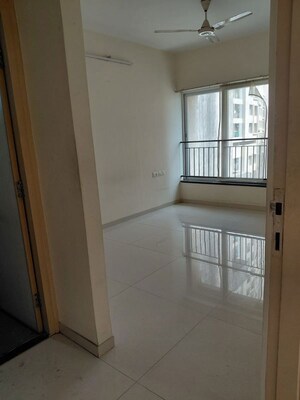 Room in 3 BHK Apartment at Rustomjee Urbania Azziano, Thane West – for Rent