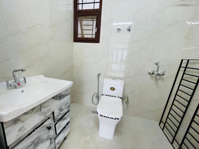 Bathroom, ansal-oriental-homes 3 Bedroom 1300 Sq.Ft. Builder Floor In Sushant Lok Iii Gurgaon 10444162