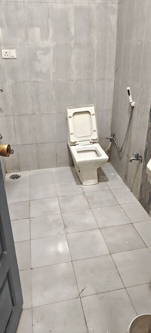Bathroom in 3 BHK Apartment at Fortune  Enclave , Banjara Hills – for Rent