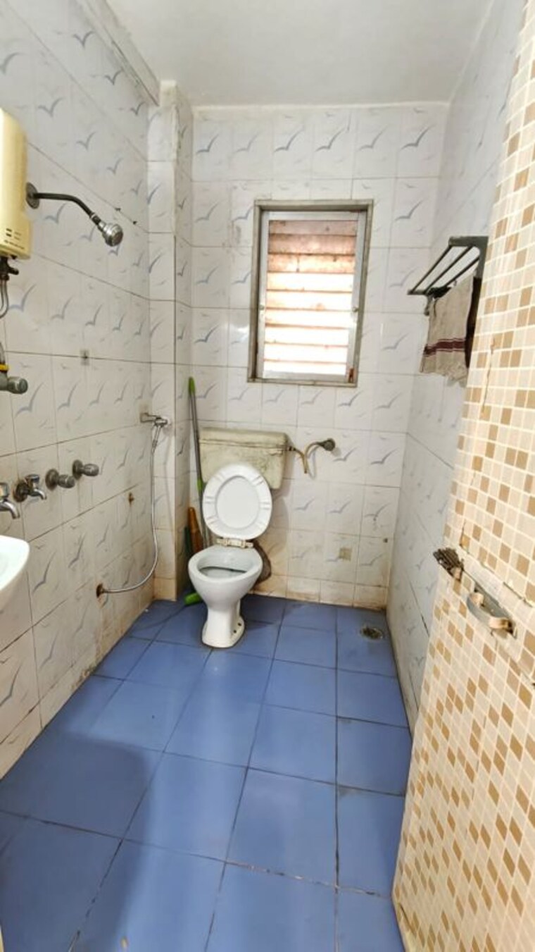 Bathroom, doordarshan-chs 3 Bedroom 900 Sq.Ft. Apartment In Goregaon East Mumbai 10444166