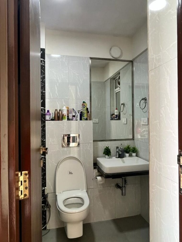 Bathroom, omkar-alta-monte 2 Bedroom 950 Sq.Ft. Apartment In Malad East Mumbai 10444173