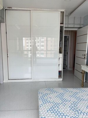 Room in 2 BHK Apartment at DB Orchid Woods, Goregaon East – for Rent