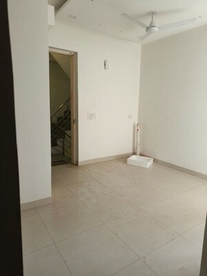 1 BHK Apartment For Rent in UK Iridium, Kandivali East