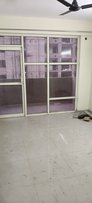 Room in 2 BHK Apartment at Pyramid Pride, Sector 76 – for Rent